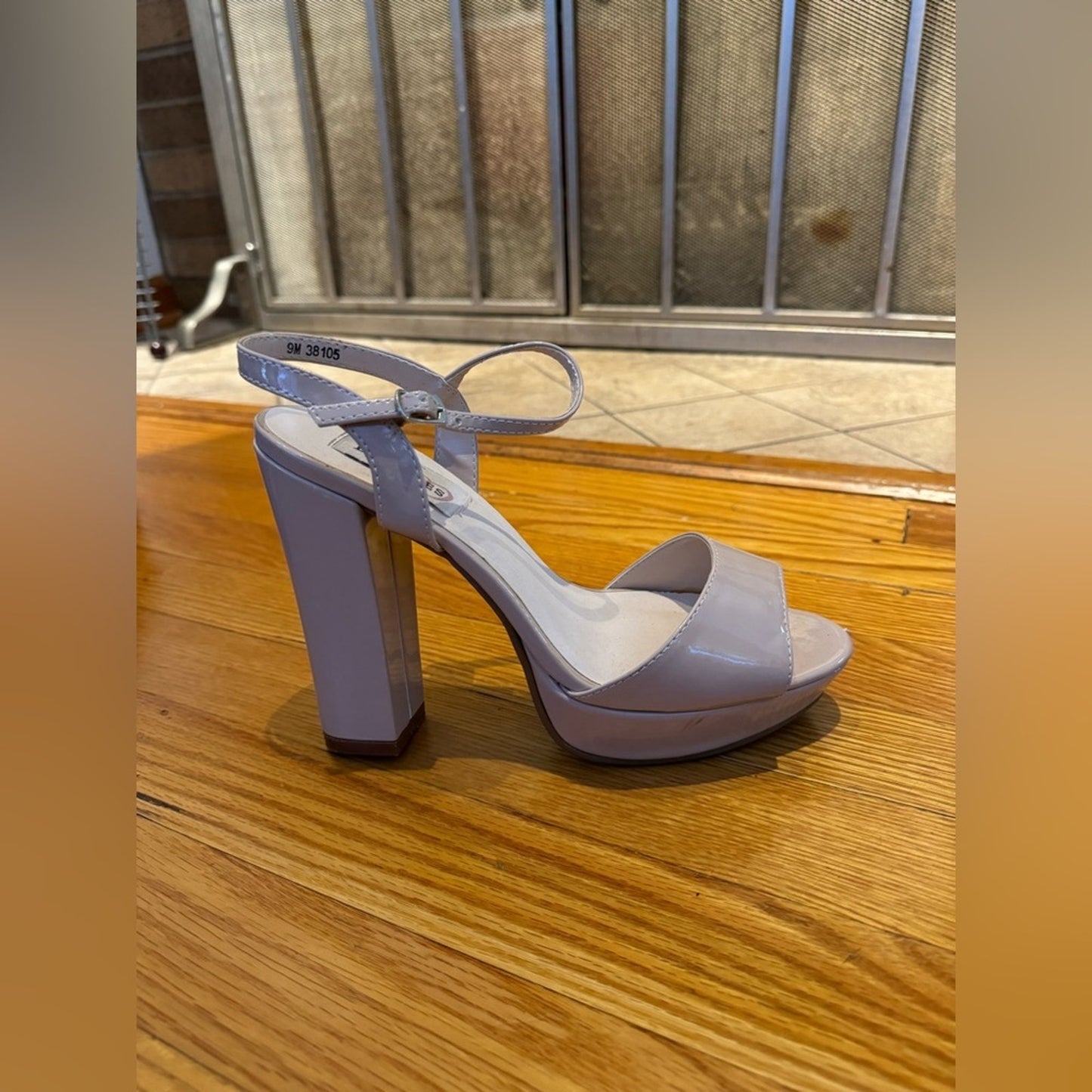 Pre-Owned Size 9 Dyeables Nude Patent Leather Platform Heels