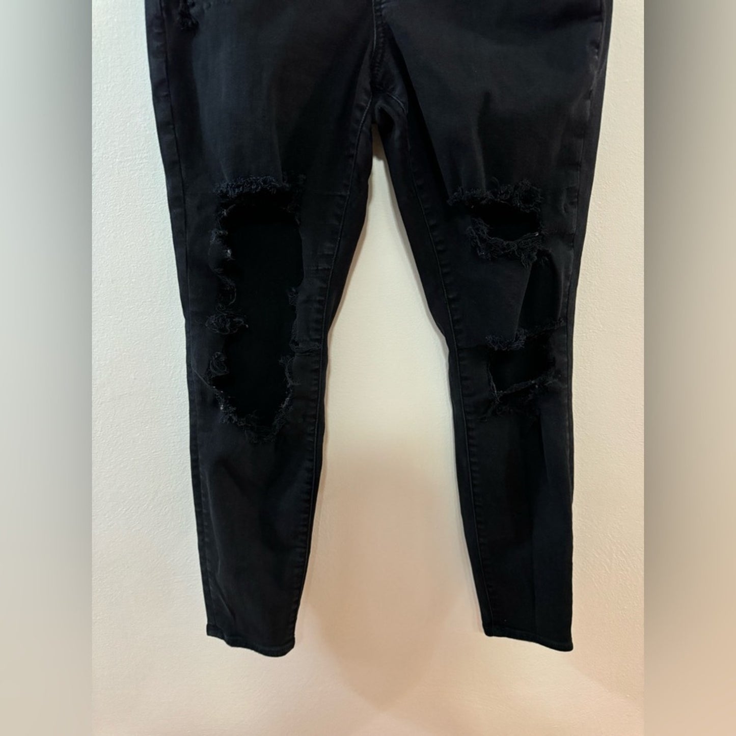 Size 12 Reg American Eagle Black Super Distressed Curvy High Rise Jegging Jeans
