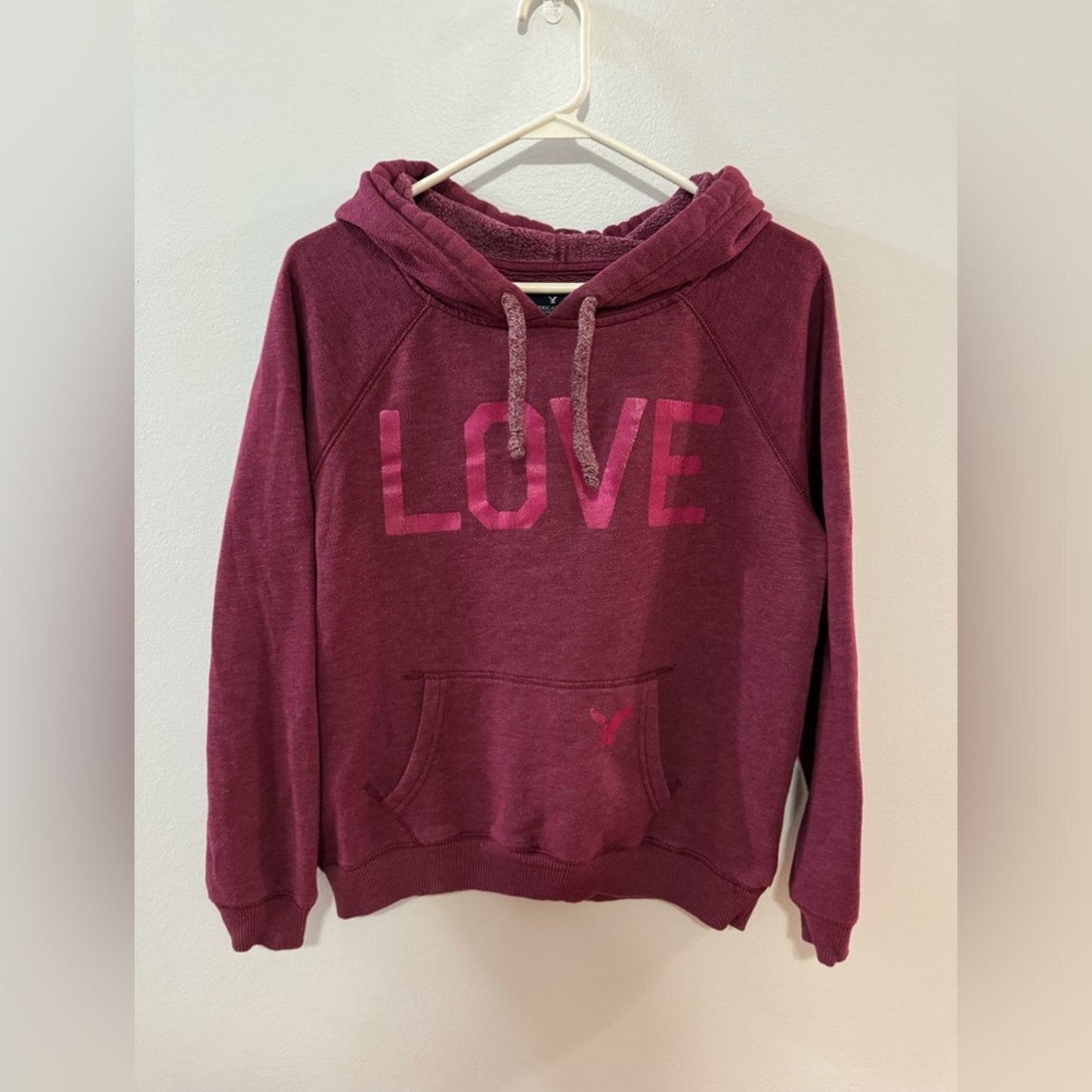 Pre-Owned MD American Eagle Burgundy Love Graphic Raglan Hoodie