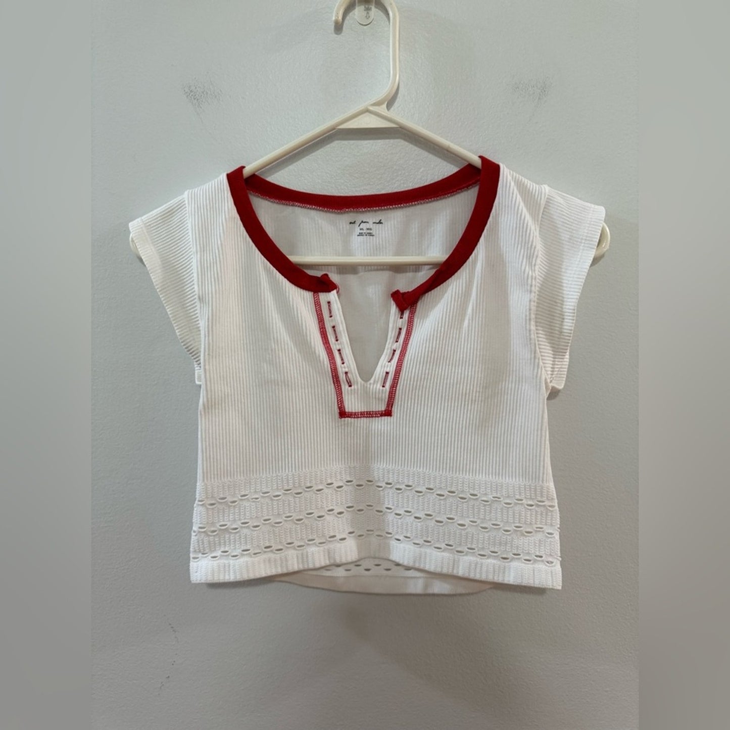 Pre-Owned MD/LG Out From Under White/Red Ribbed Top