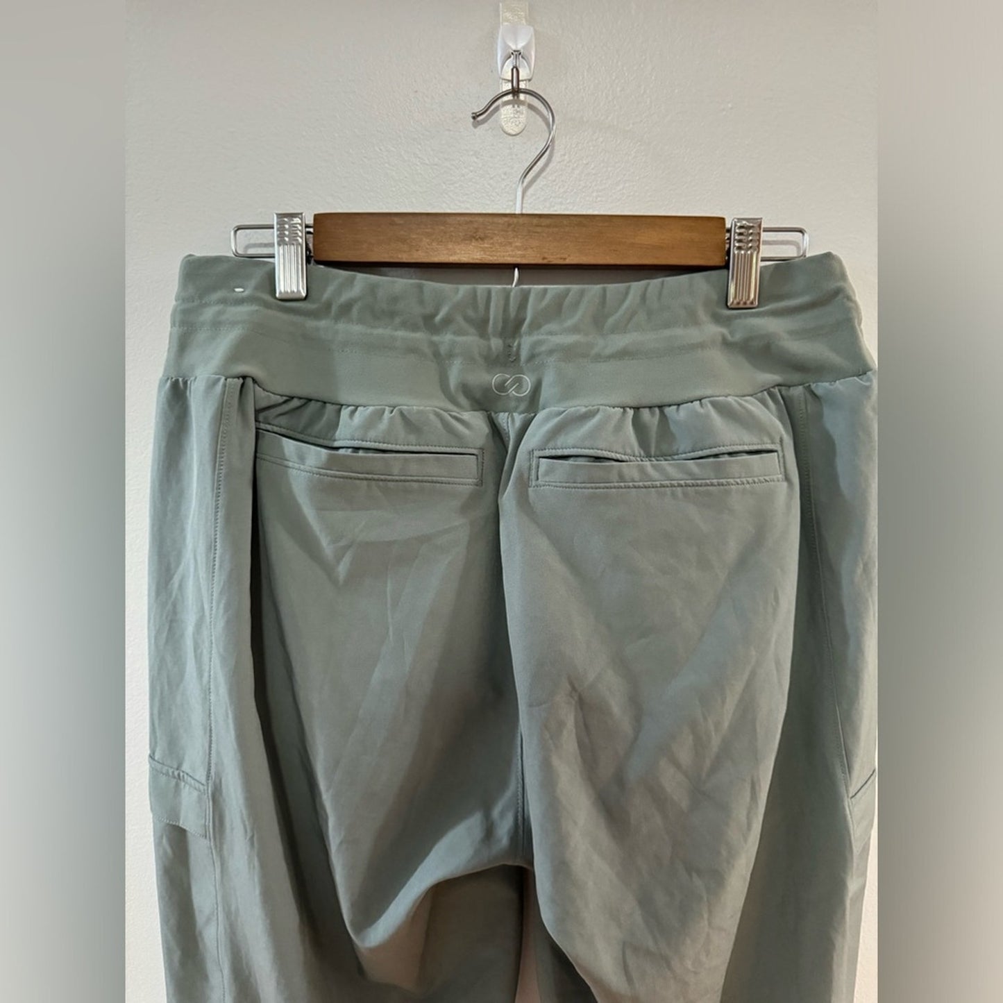 Pre-Owned LG CALIA Women’s Truelight Green Cargo Pants