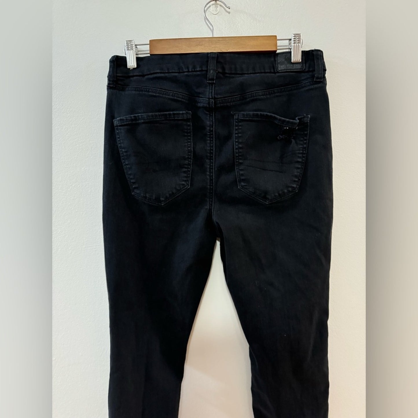 Size 12 Reg American Eagle Black Super Distressed Curvy High Rise Jegging Jeans