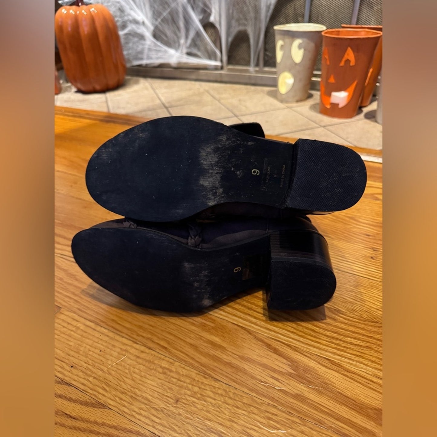 Pre-Owned Size 9 Mukluks Brown Suede Bootie