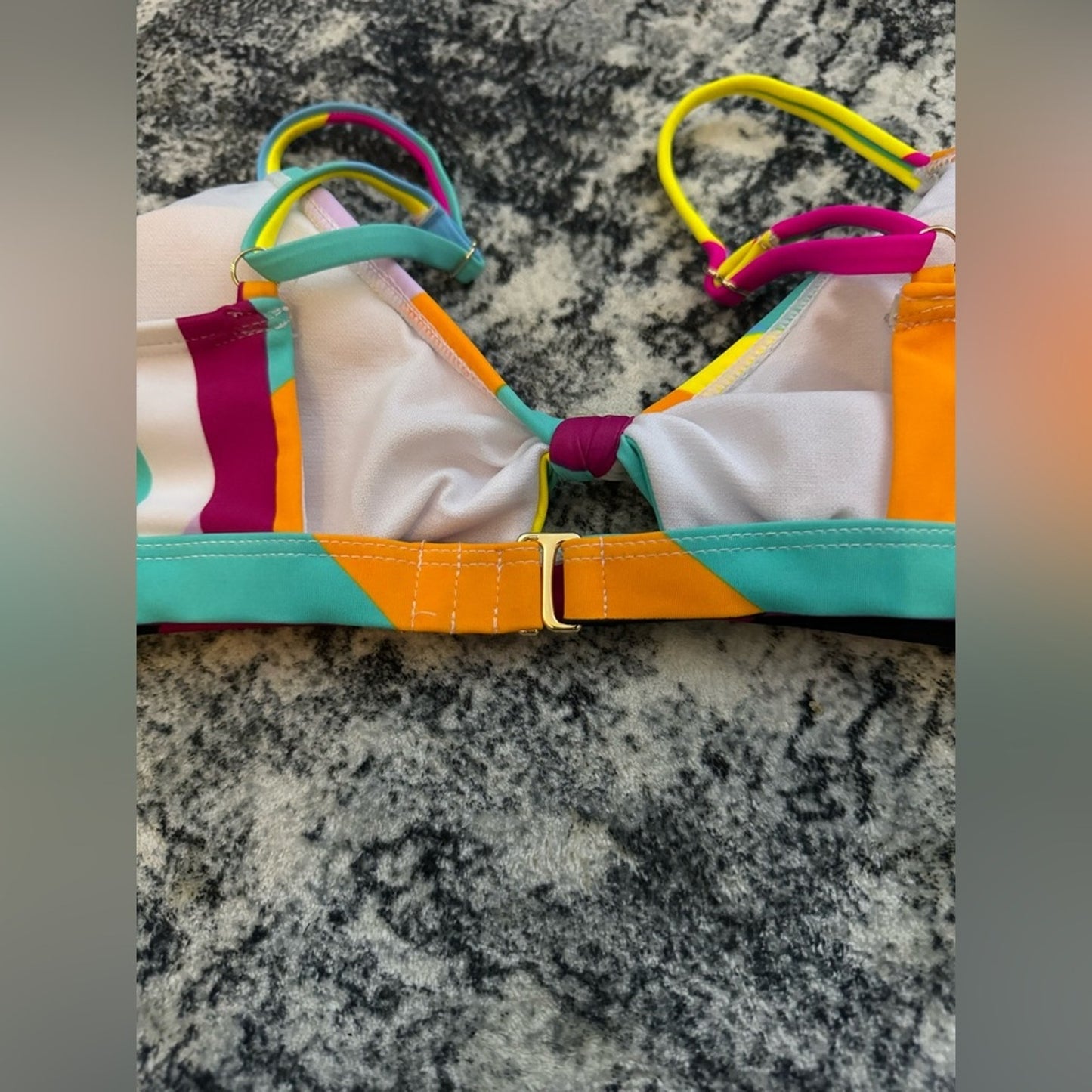 Pre-owned MD Endless Waves Multicolor Generic Bikini Top