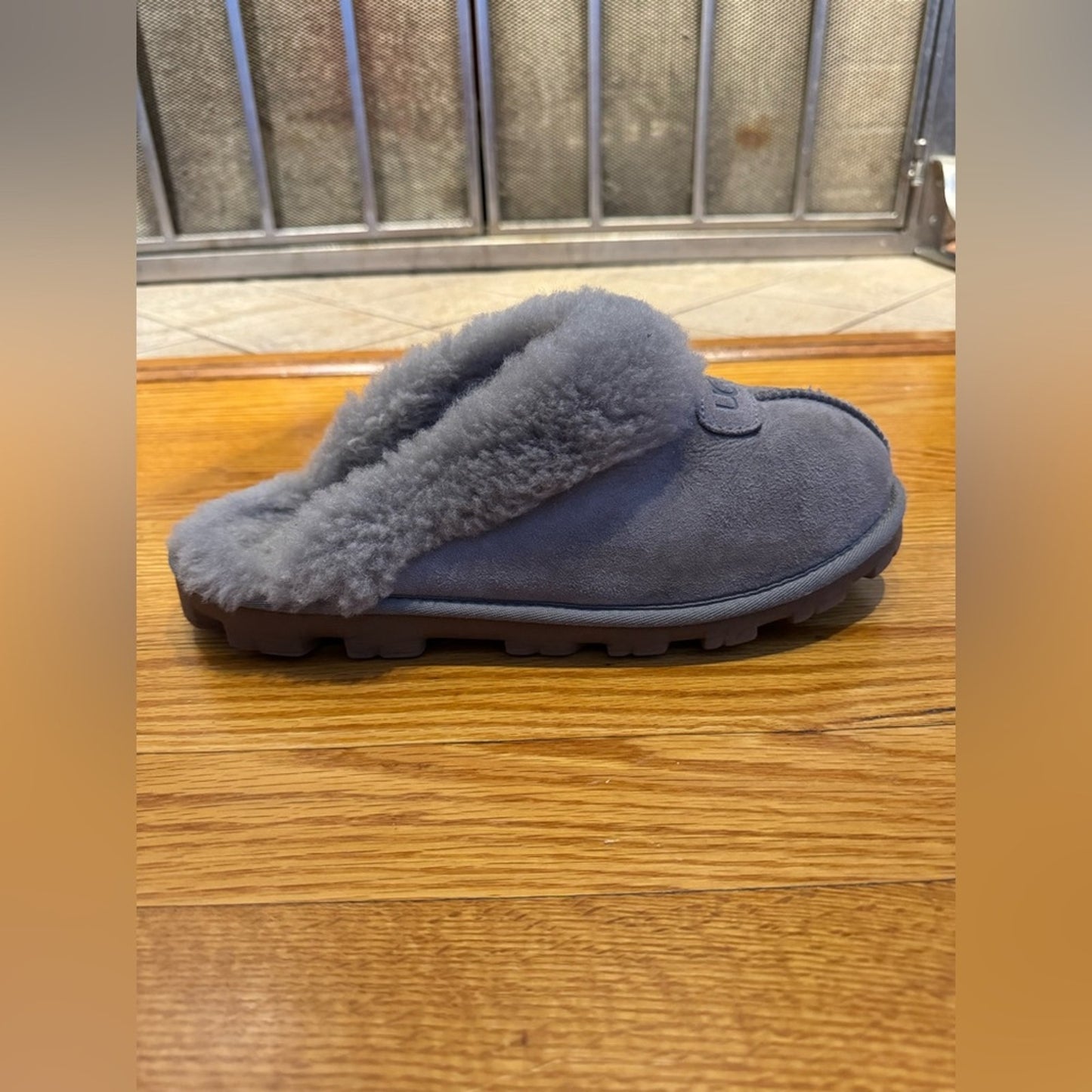 Pre-Owned Size W9 Ugg Light Grey Coquette Slipper