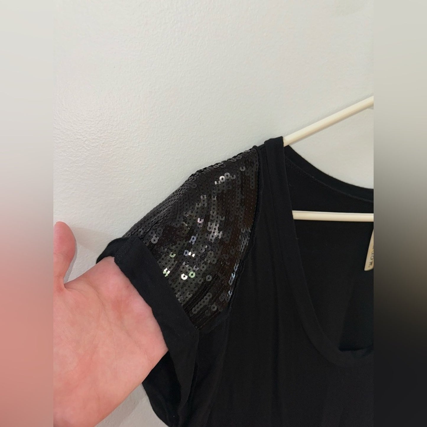 Pre-Owned MD Eyeshadow Black Sequin Shoulder Top