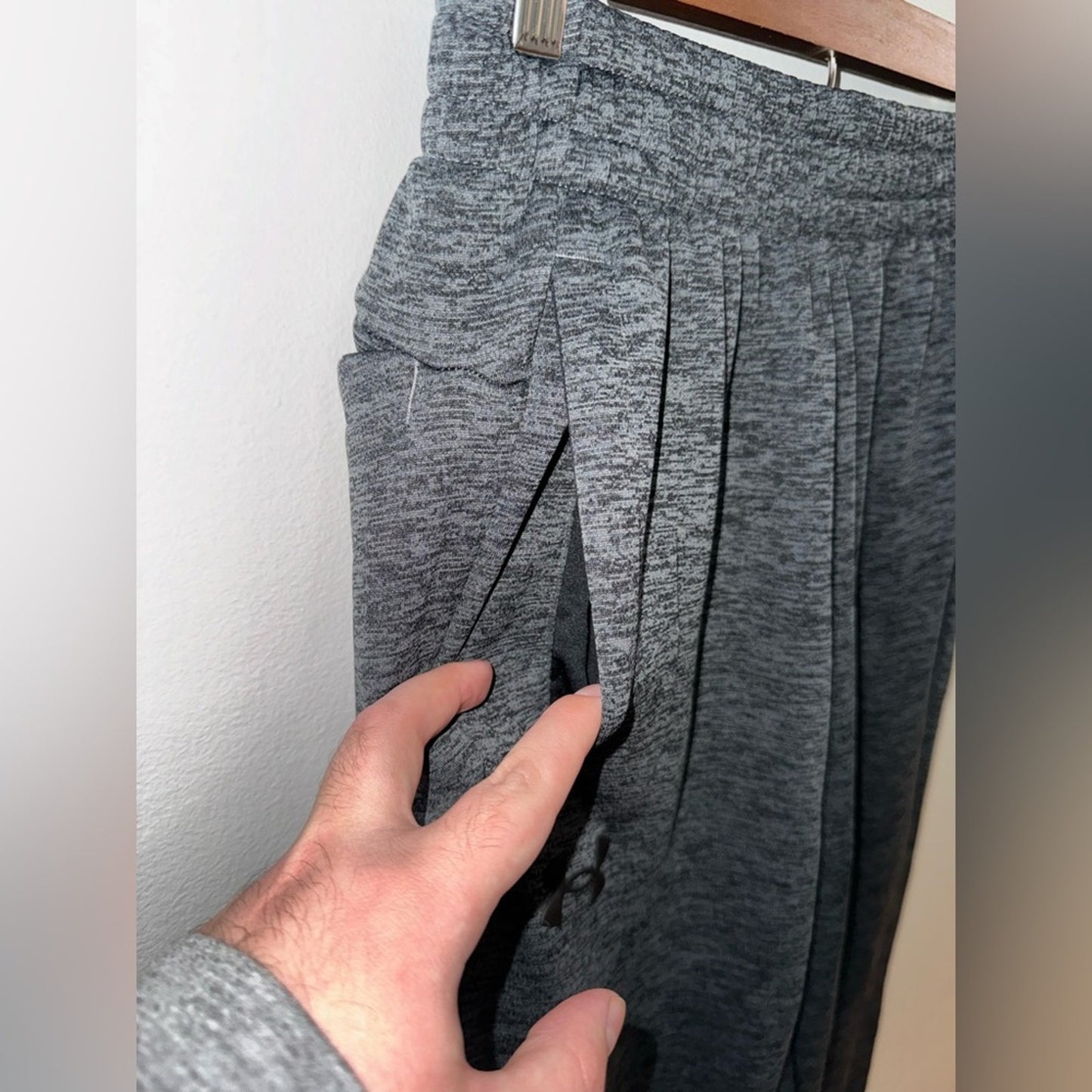 Pre-Owned SM Under Armour Dark Heather Grey Loose Athletic Joggers
