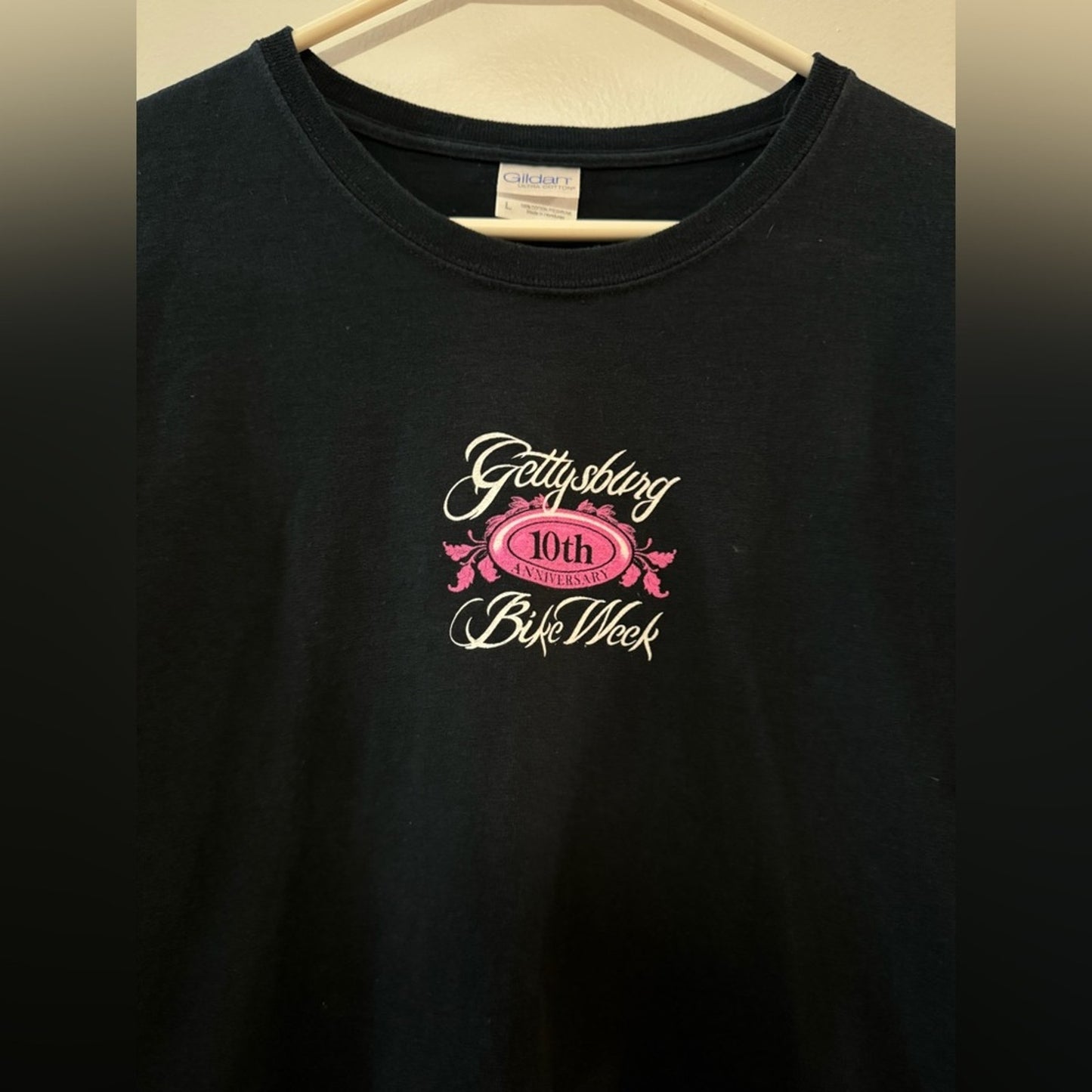 Pre-Owned LG Gettysburg Bike Week 10th Anniversary 2011 Black and Pink T-Shirt