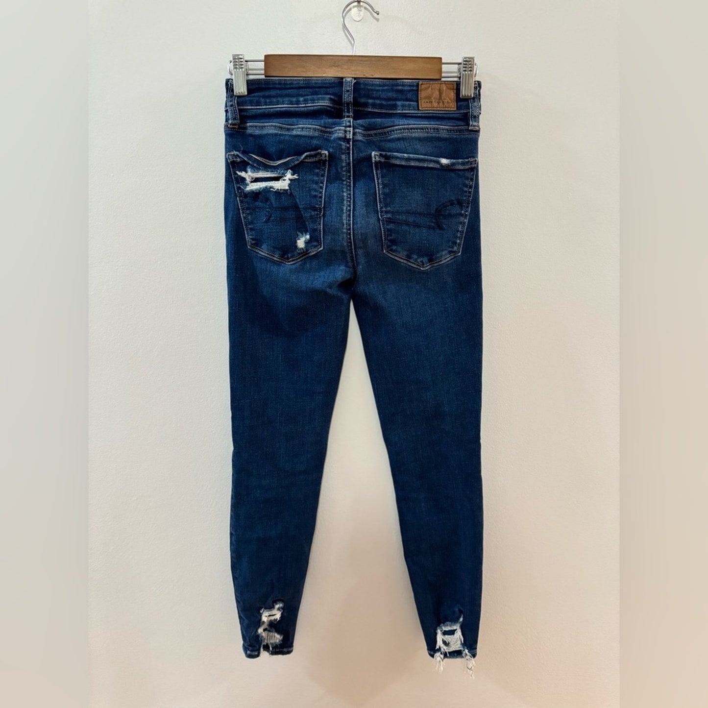Size 2 Regular American Eagle Dark Blue Distressed Hi-Rise Jegging Crop Jeans