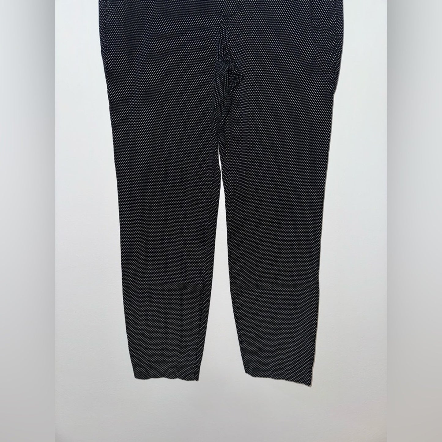 Pre-Owned Size 8 Regular Old Navy Pixie Mid Rise Black and White Pants