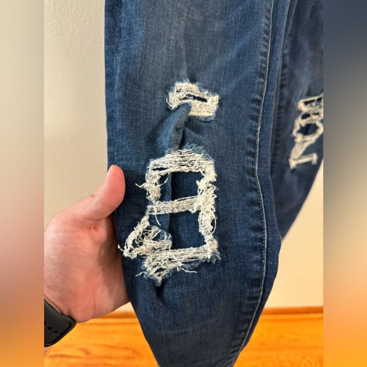 Size 2 Regular American Eagle Dark Blue Distressed Hi-Rise Jegging Crop Jeans