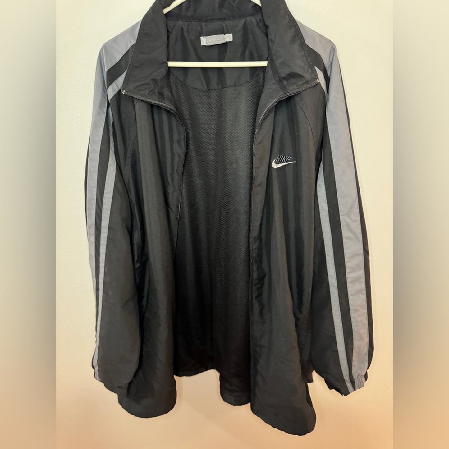 Pre-Owned XL Nike Vintage Black and Grey Zip Up Windbreaker Jacket