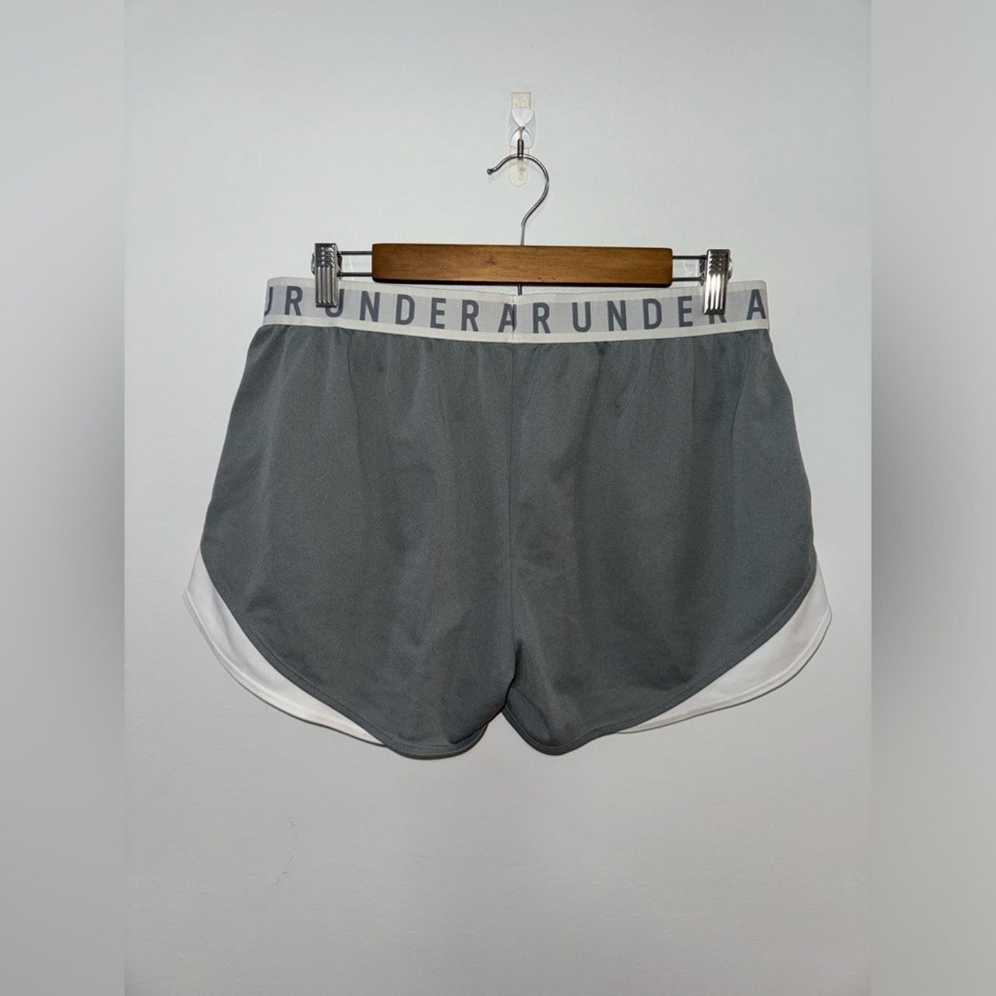 Pre-Owned LG Under Armour Grey/White Loose Fit Athletic Shorts