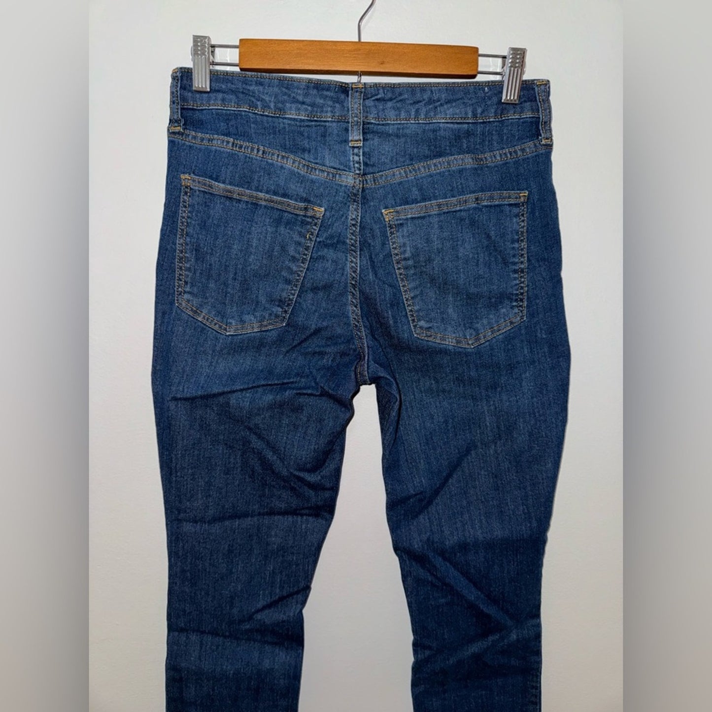 Pre-Owned Size 6 Universal Threads Co Dark Blue Mid Size Skinny Jeans