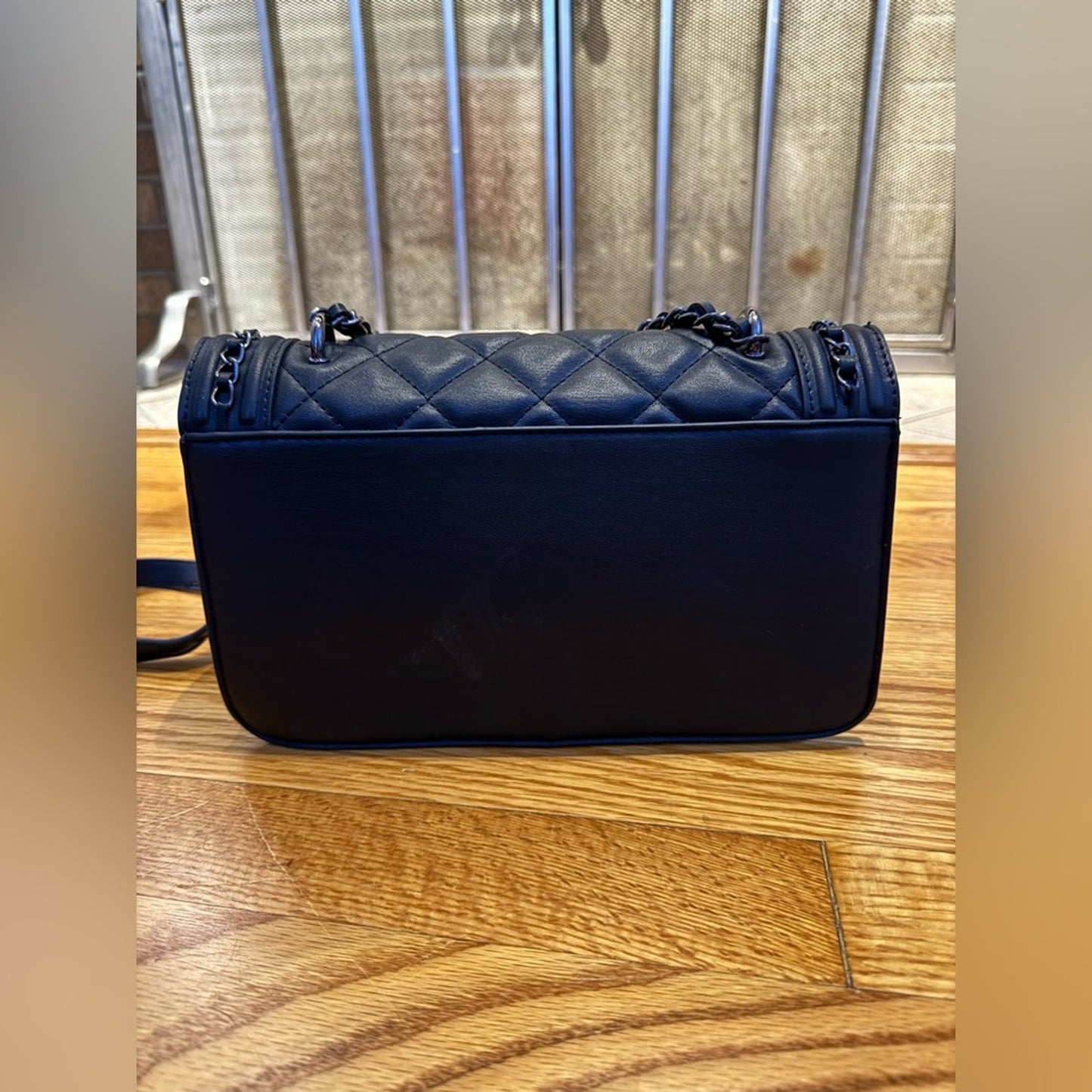 Pre-Owned Badgley Mischka Black Quilted Chain Crossbody Bag