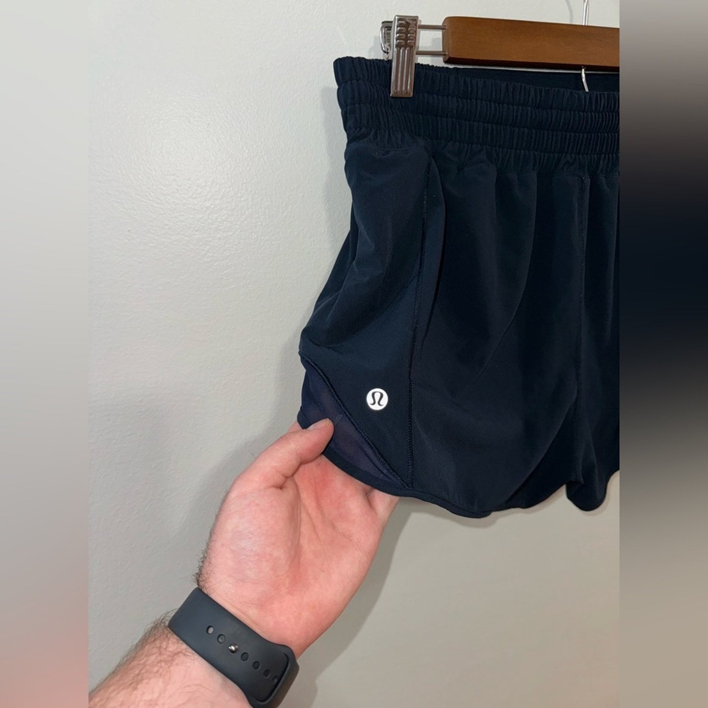 Pre-Owned Size 12 Lululemon Hotty Hot Navy Blue 2.5” short inseam