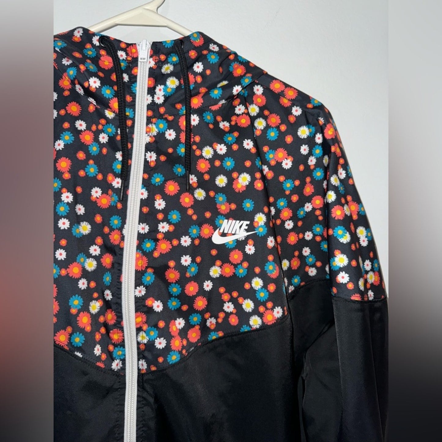 Pre-Owned MD Nike Black Floral Zip-Up Wind Breaker