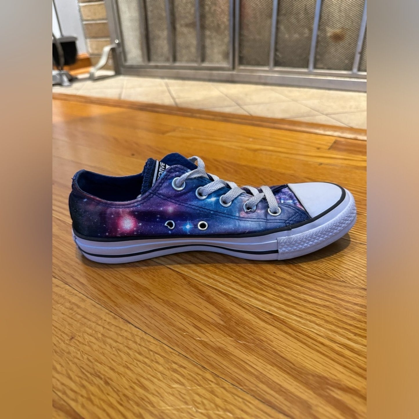 Pre-Owned Size M4/W6 Converse Chuck Taylor All Star Galaxy Low Top Sneakers