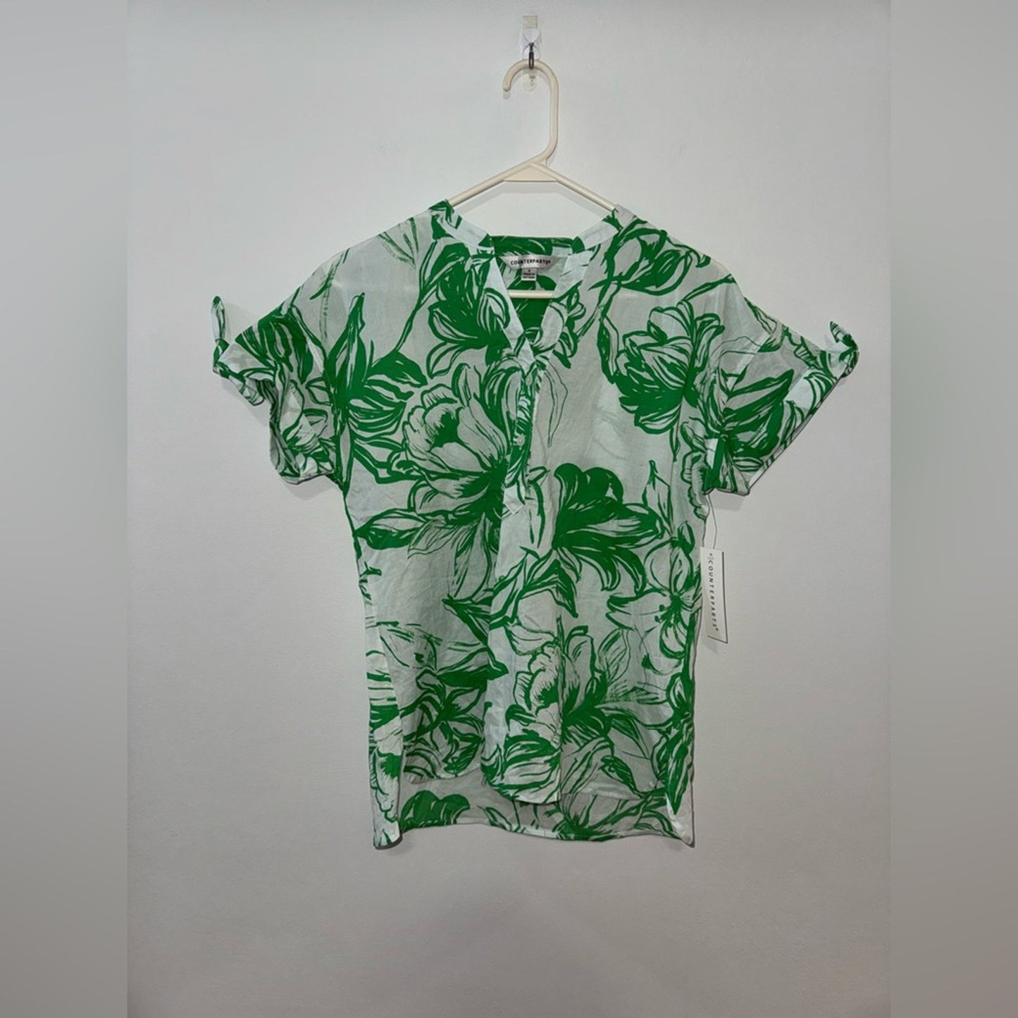 NWT SM Counterparts Green and White Floral Top