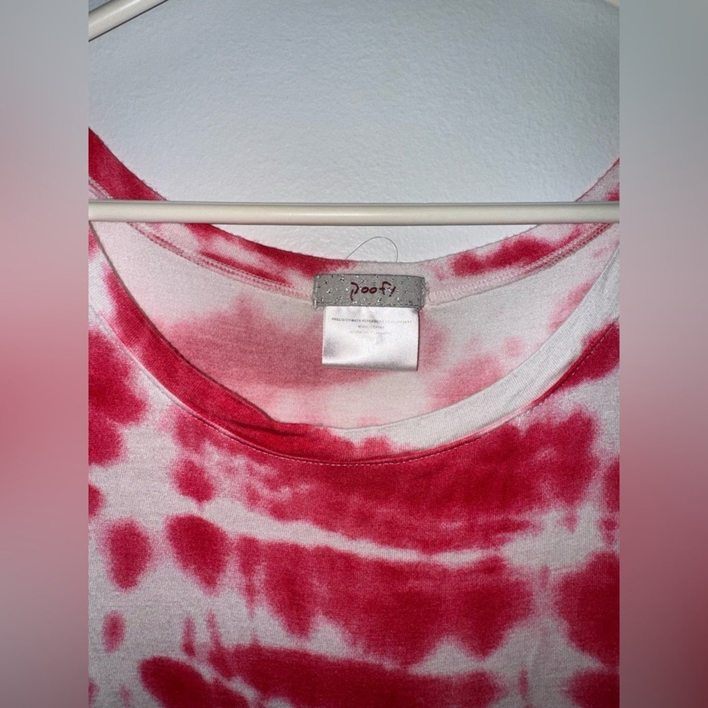 Pre-Owned LG Poof! Red and White Fringe Tank Top