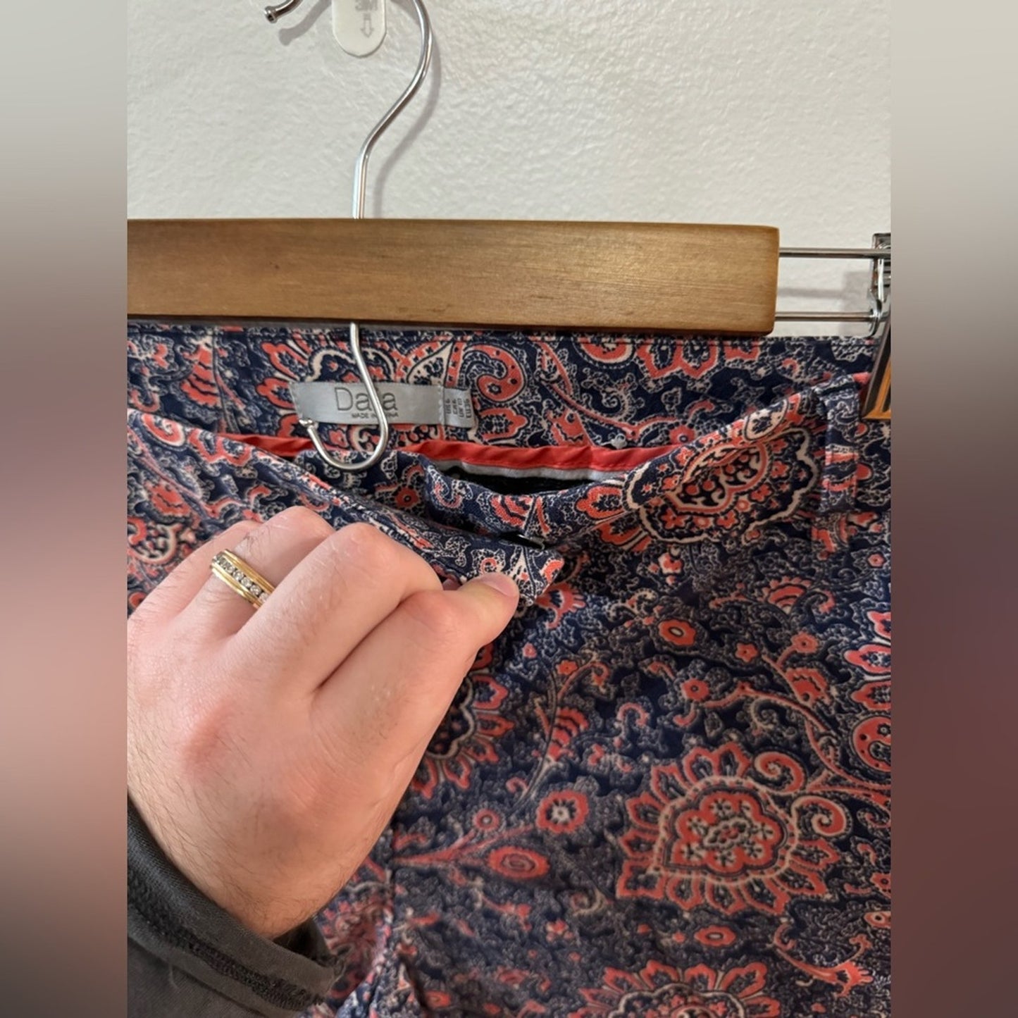 Pre-Owned Size 6 Dalia Navy Blue and Orange Capris