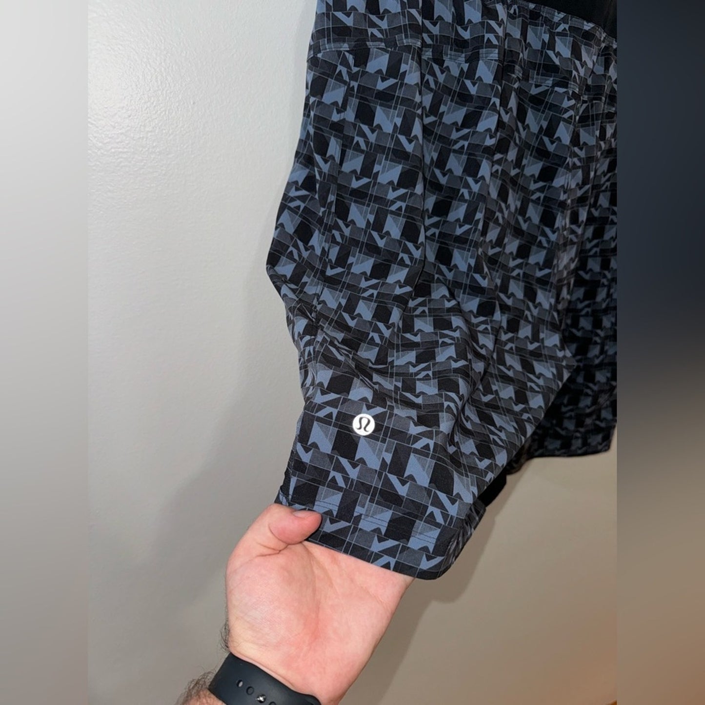 Pre-Owned XXL Lululemon Black and Blue Print Lined 9” Inseam Shorts