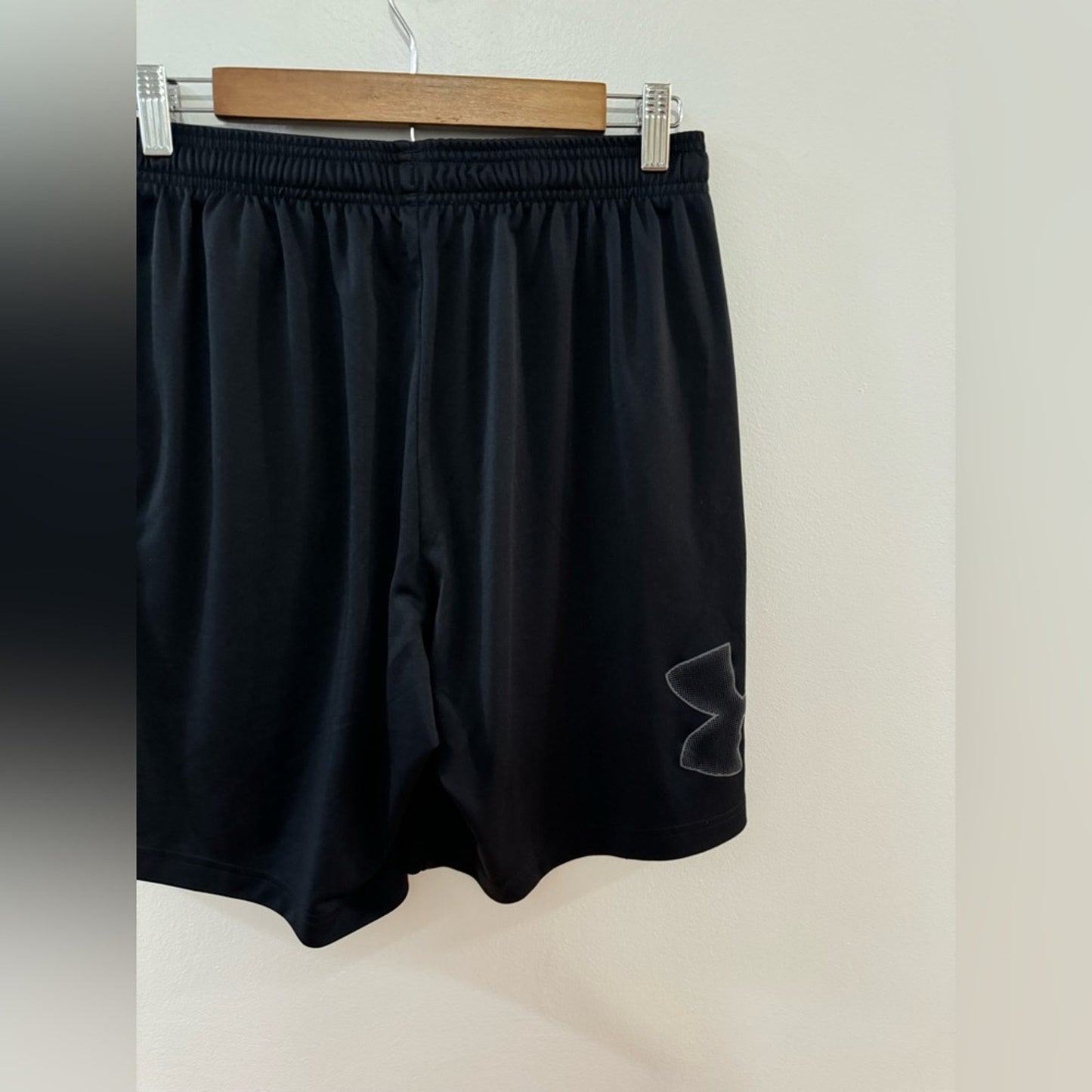 Pre-Owned MD Under Armour Black Loose Fit Graphic Athletic Shorts