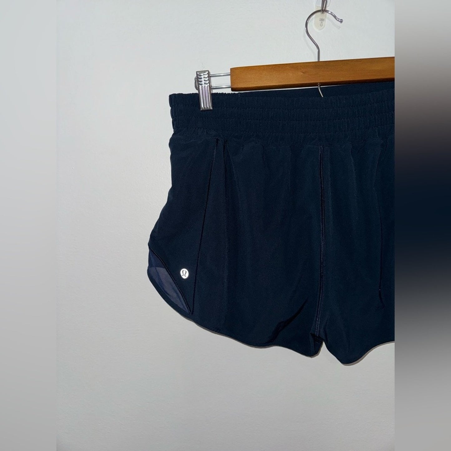 Pre-Owned Size 12 Lululemon Hotty Hot Navy Blue 2.5” short inseam
