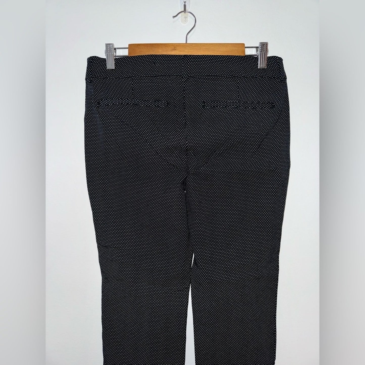 Pre-Owned Size 8 Regular Old Navy Pixie Mid Rise Black and White Pants