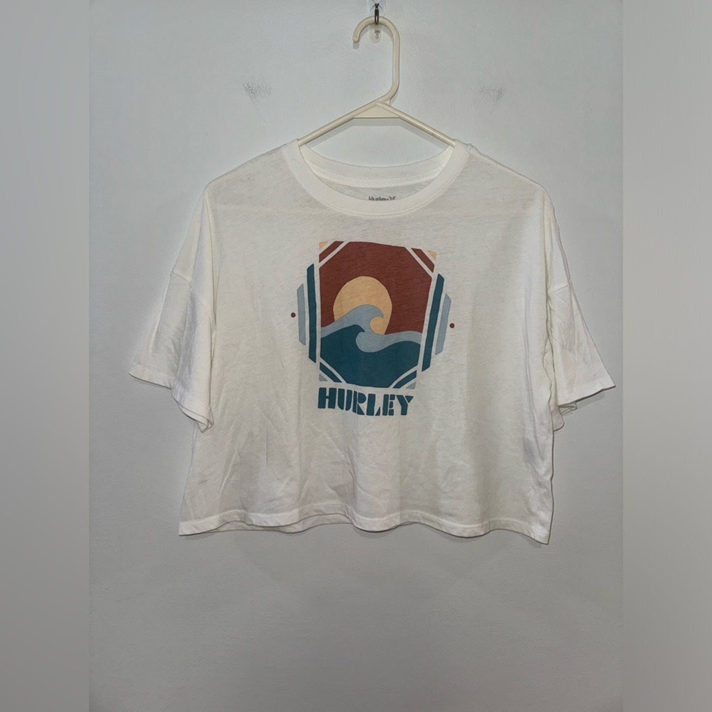 Pre-Owned MD Hurley White Wave Logo Graphic Cropped T-Shirt
