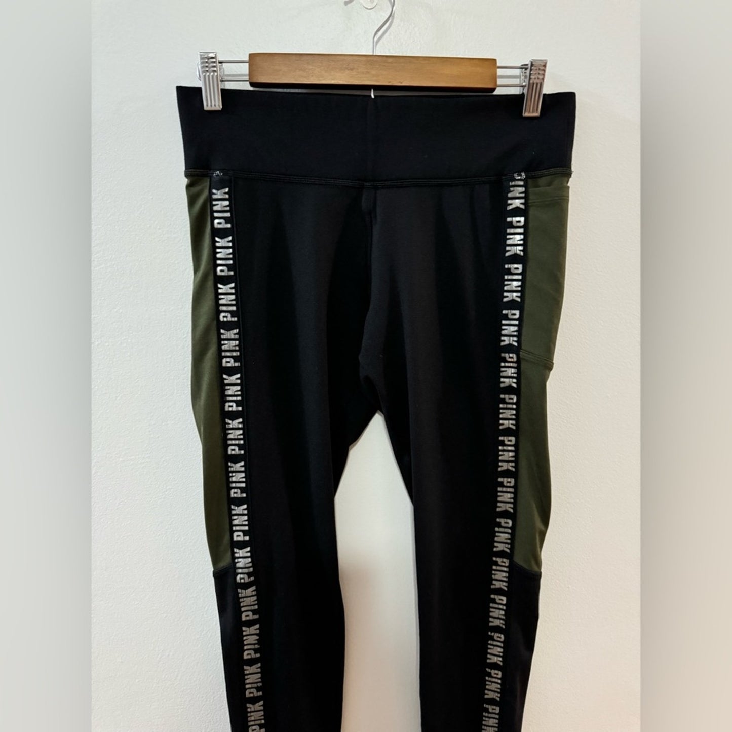 Pre-Owned MD Pink Victoria’s Secret Black and Brown Logo Leggings