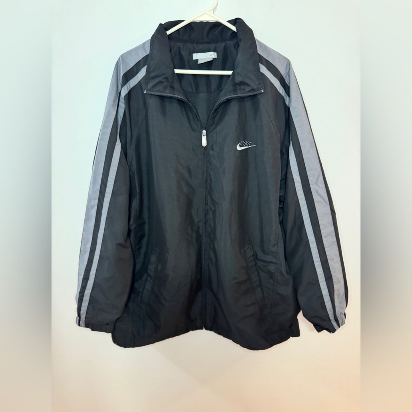 Pre-Owned XL Nike Vintage Black and Grey Zip Up Windbreaker Jacket