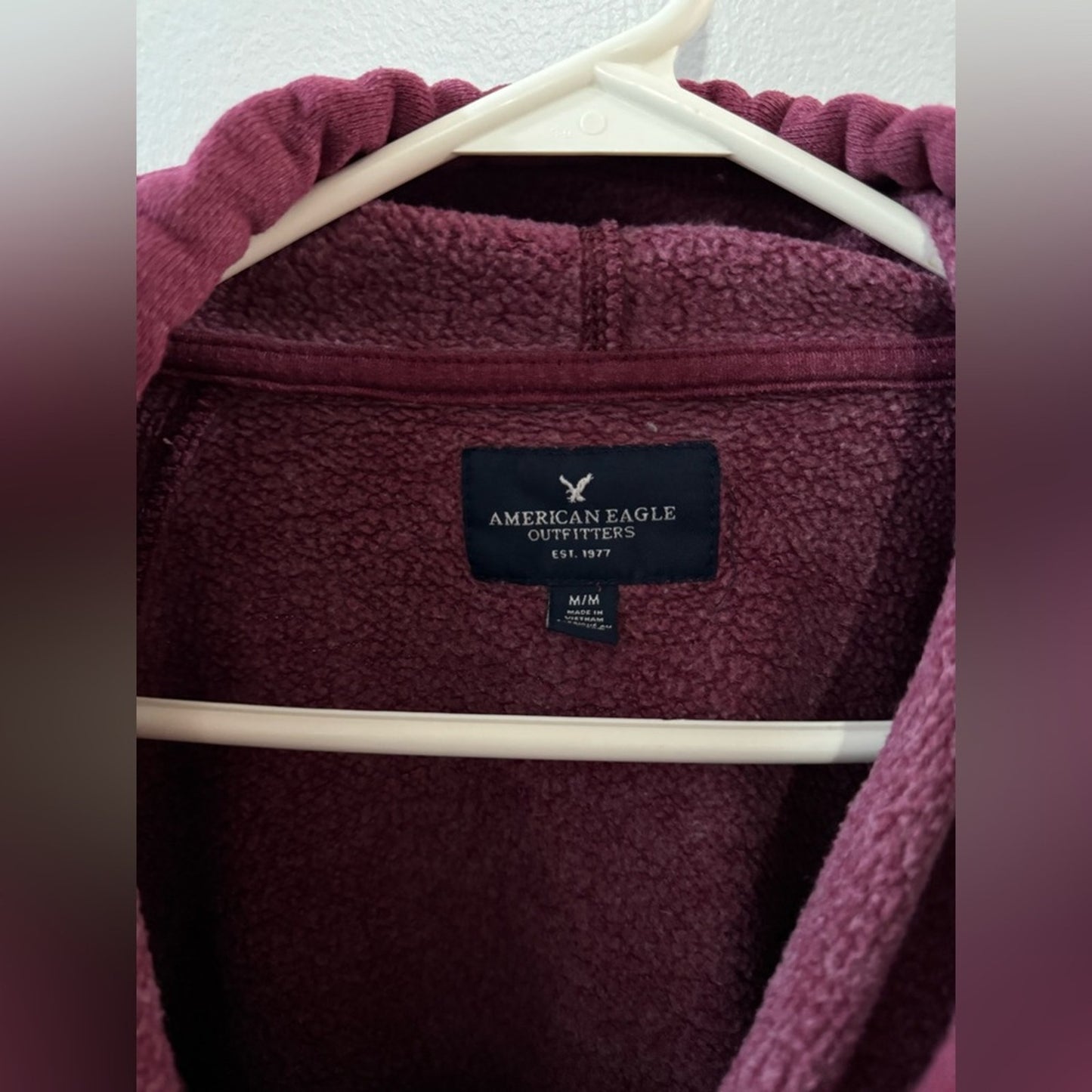 Pre-Owned MD American Eagle Burgundy Love Graphic Raglan Hoodie