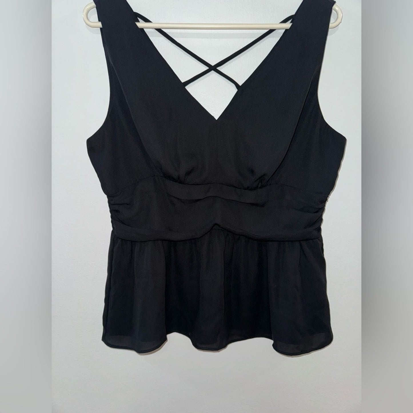 Pre-Owned MD Maurice’s Black Flowly Sleeveless Blouse