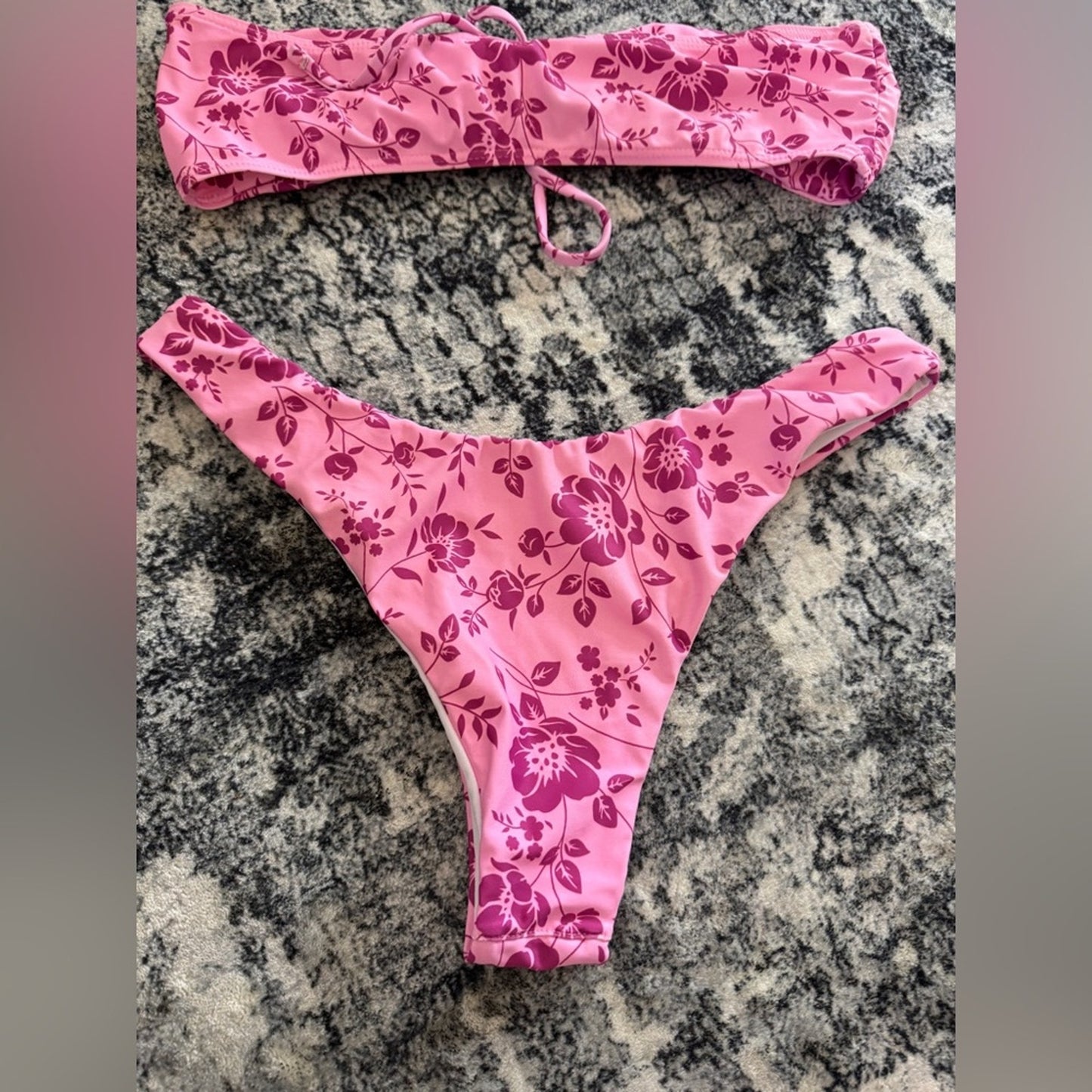 Pre-Owned LG SHEIN Pink Floral Print Tube Top and Bikini Bottom Set