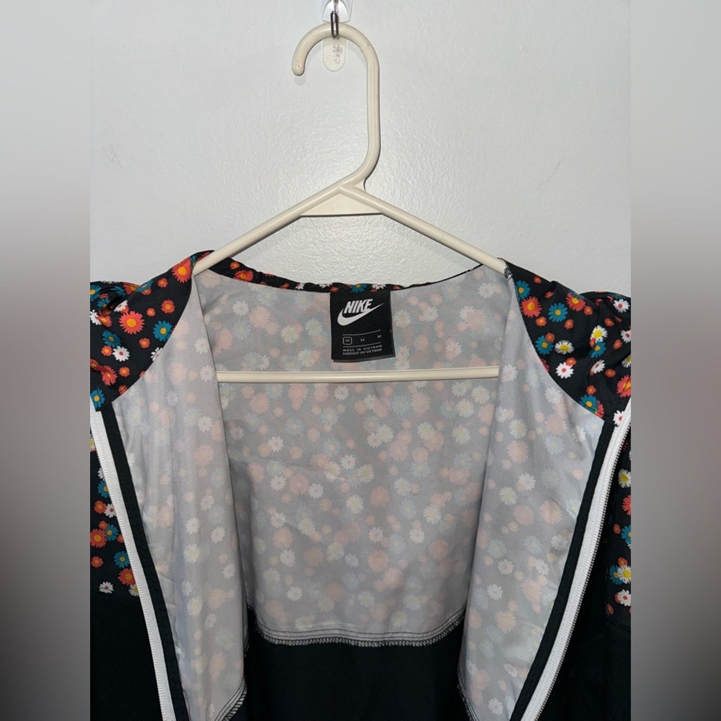 Pre-Owned MD Nike Black Floral Zip-Up Wind Breaker