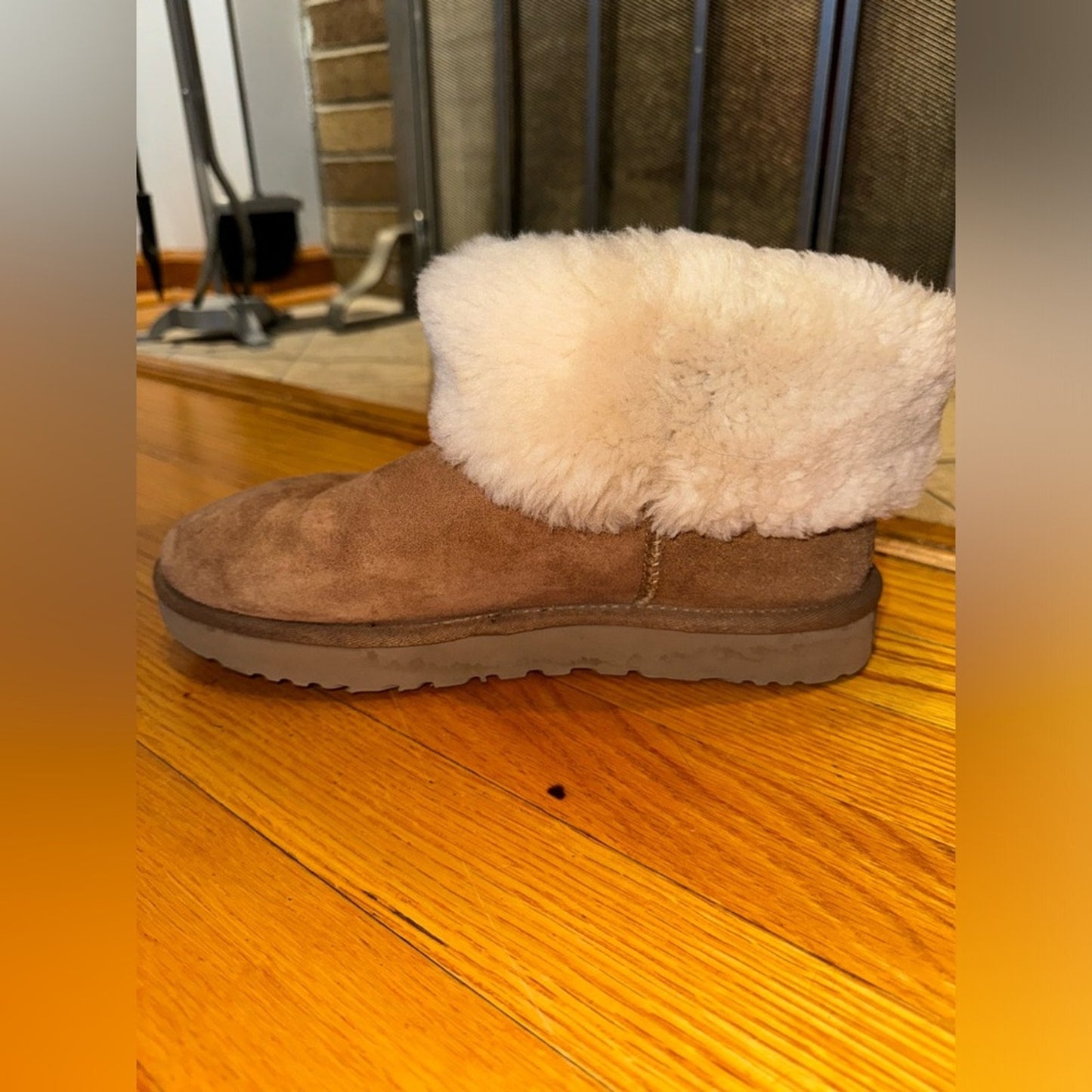 Pre-Owned Size 9W UGG Classic Mini Fluff in Tan