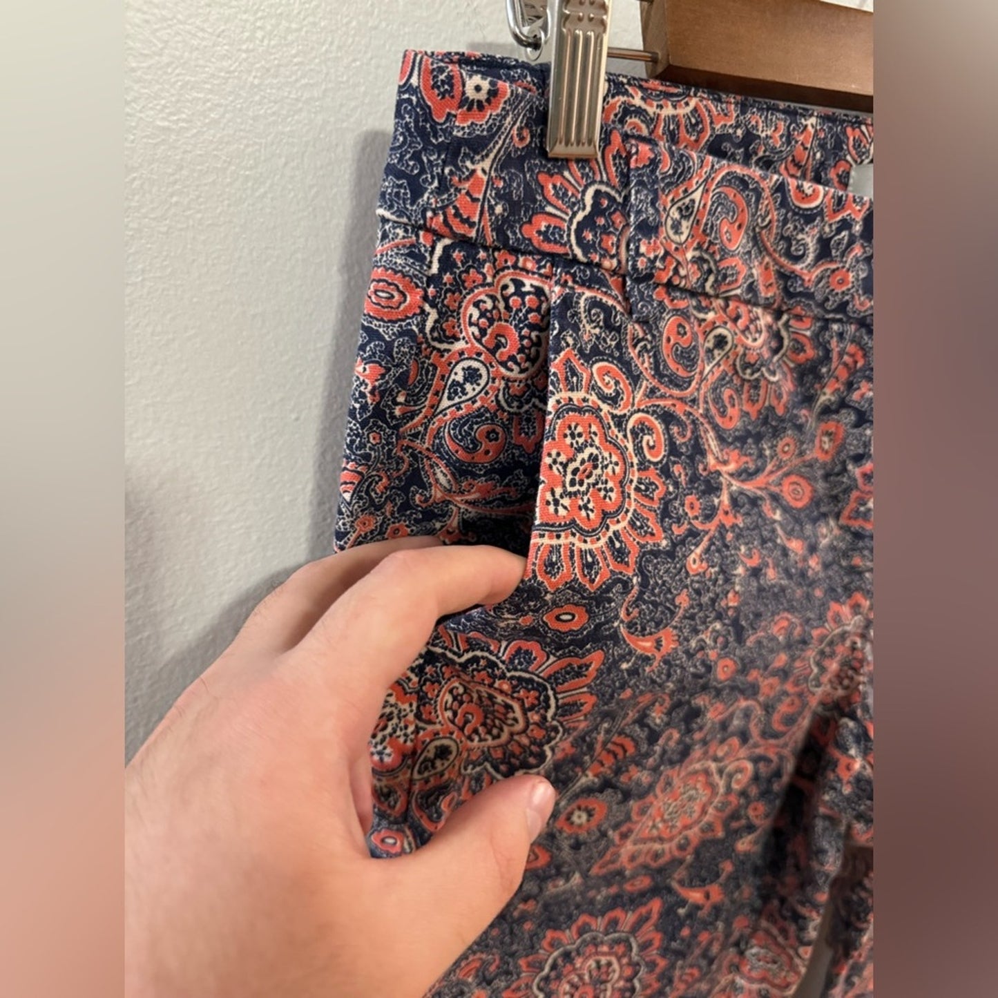 Pre-Owned Size 6 Dalia Navy Blue and Orange Capris