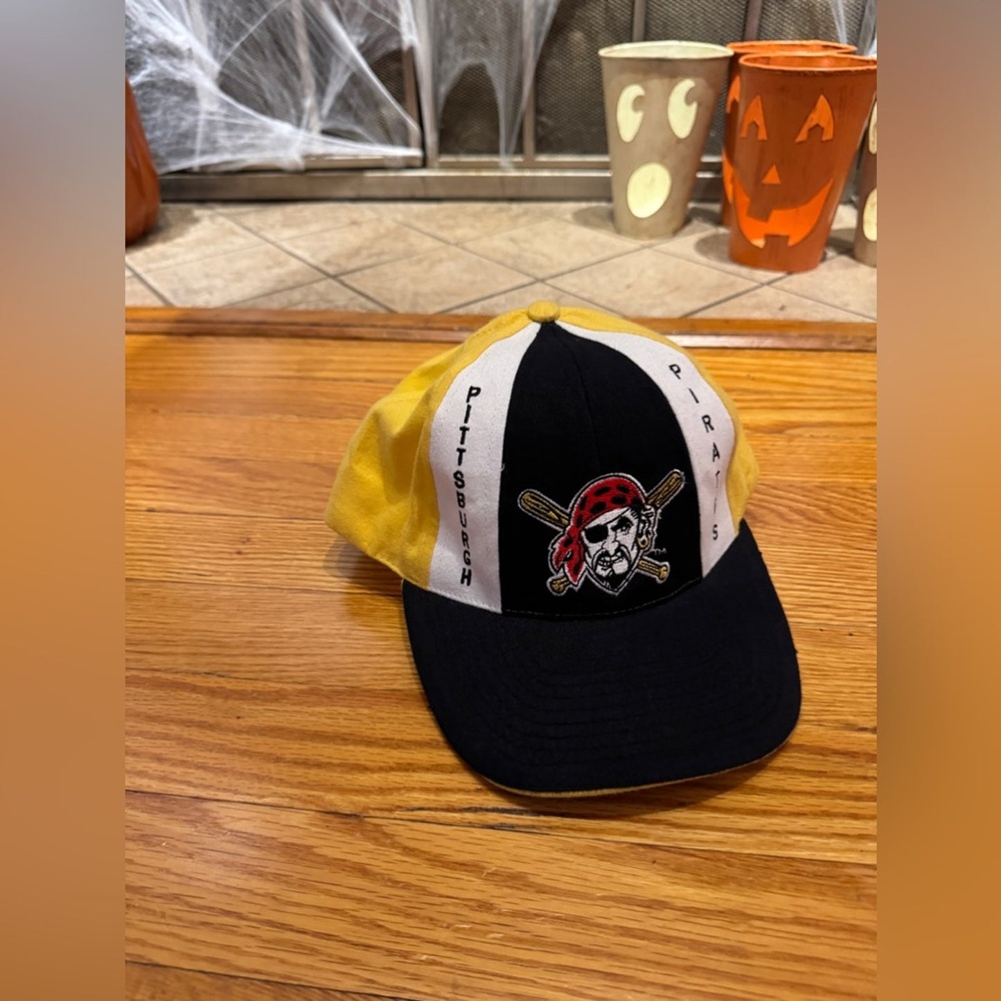 Pre-Owned Pittsburgh Pirates Vintage Black, Yellow and White Hat