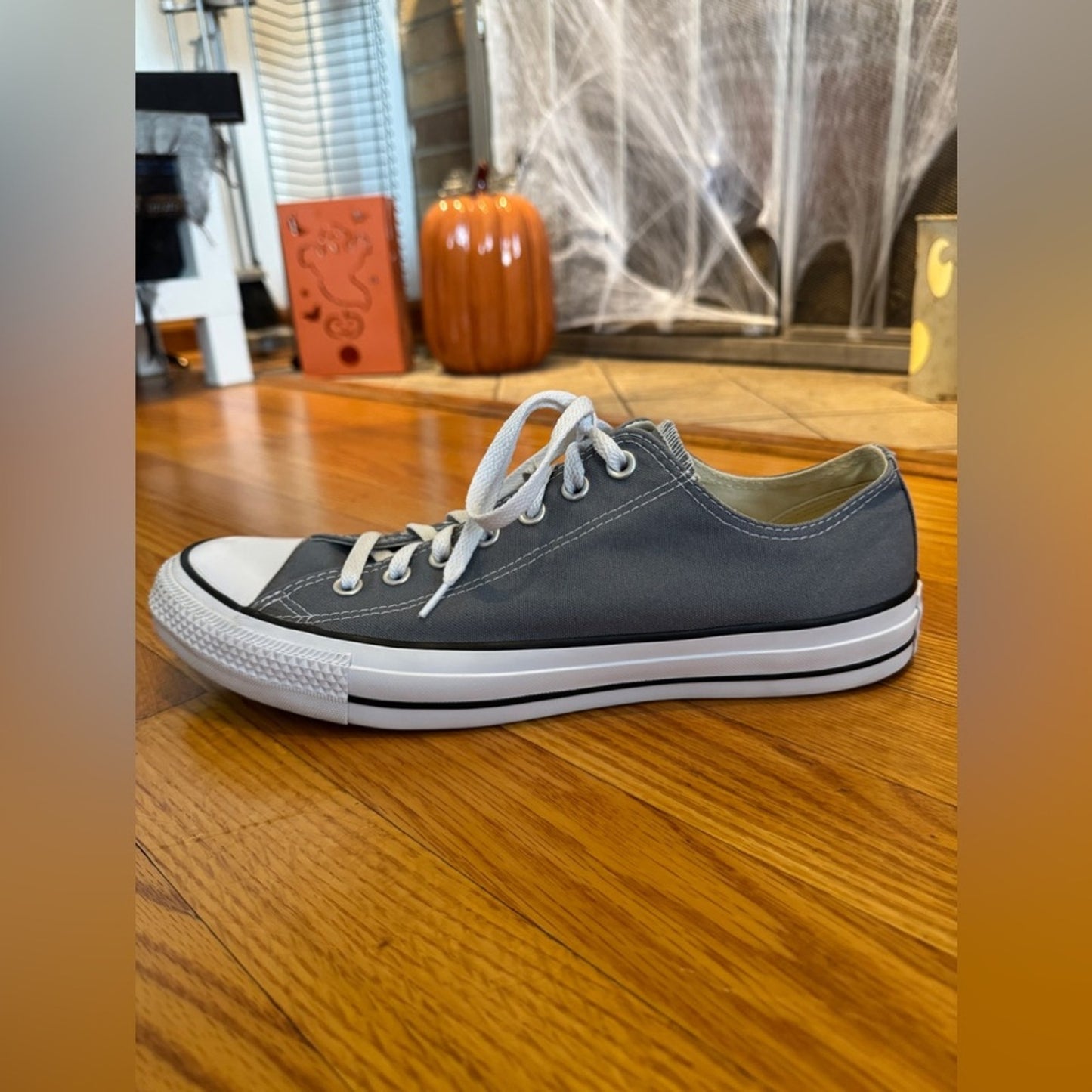 Pre-Owned Size 11.5M/13.5W Converse Chuck Taylor All Star Low Grey Sneaker