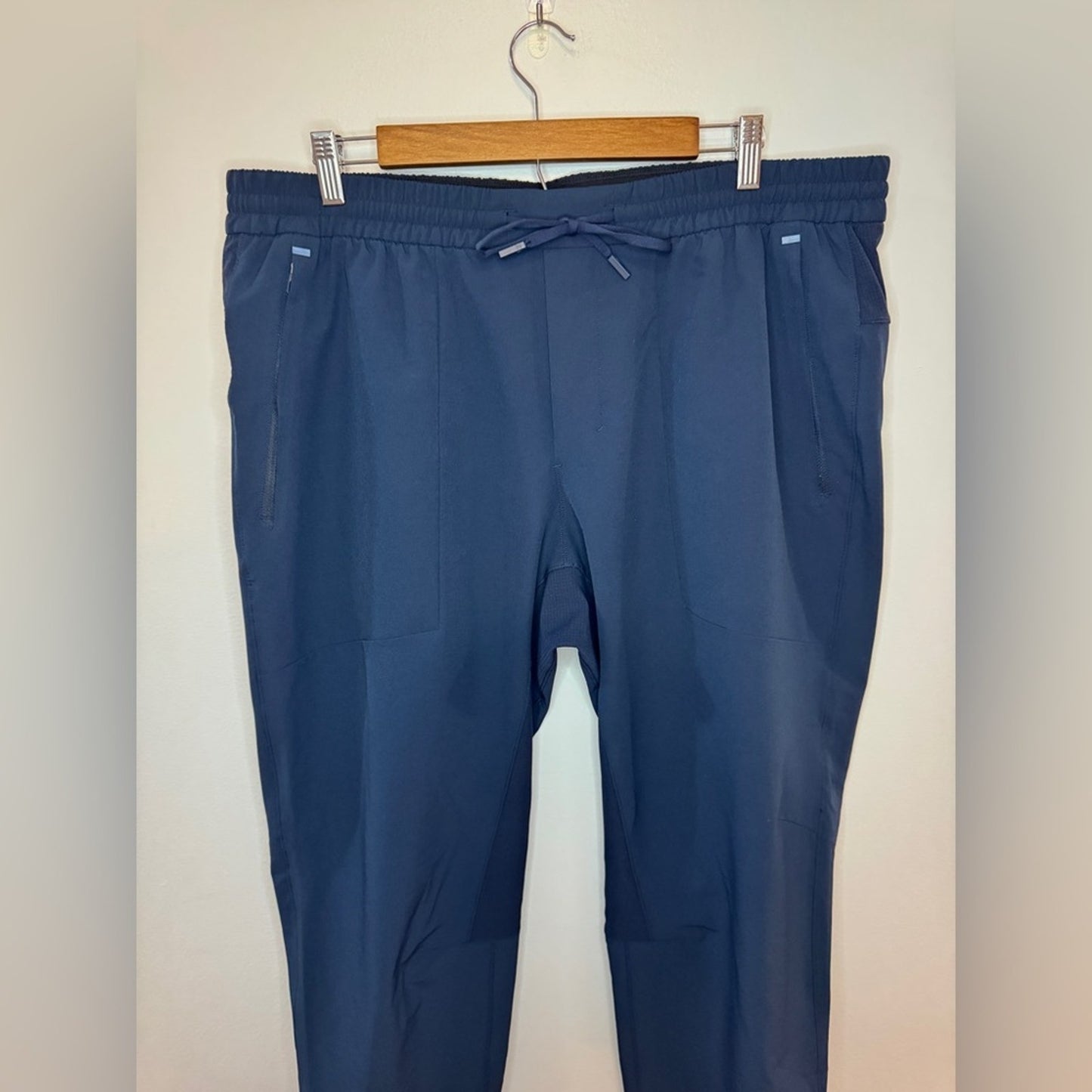 Pre -Owned XXL Lululemon License to Train Jogger 29” Inseam in True Navy