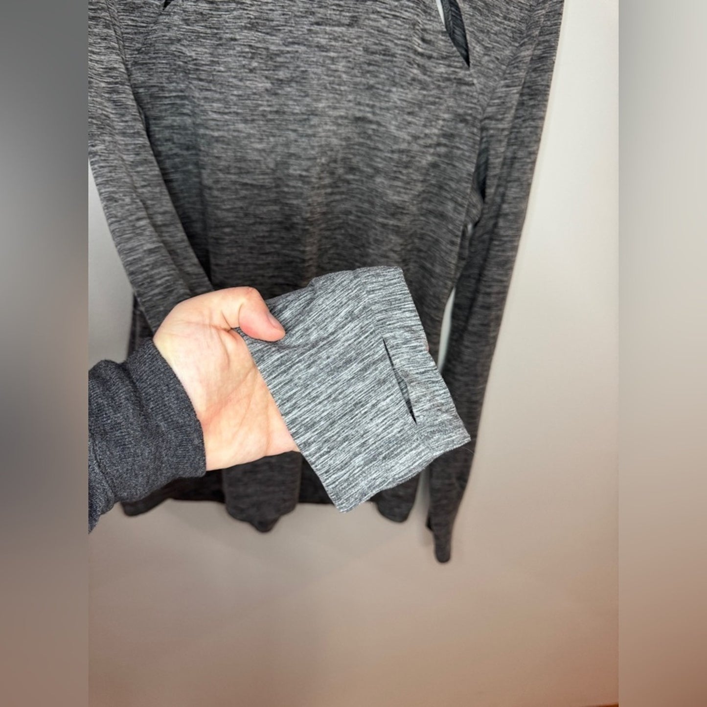 Pre-Owned MD Unbranded Heather Grey Long Sleeve Athletic Top