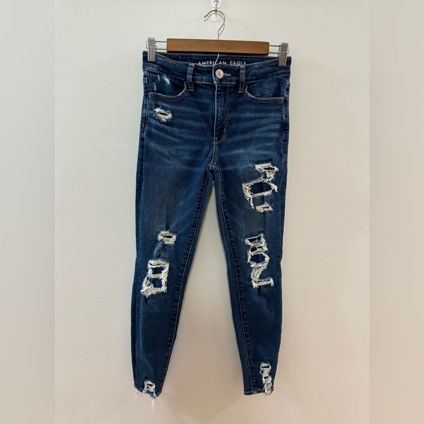 Size 2 Regular American Eagle Dark Blue Distressed Hi-Rise Jegging Crop Jeans