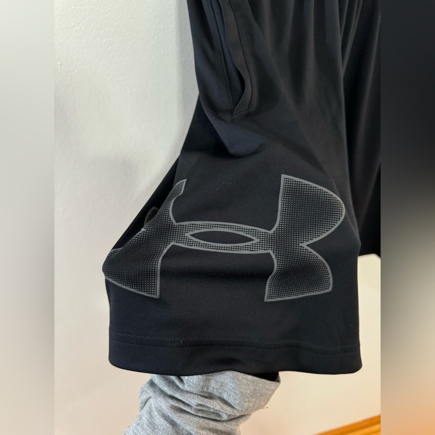 Pre-Owned MD Under Armour Black Loose Fit Graphic Athletic Shorts