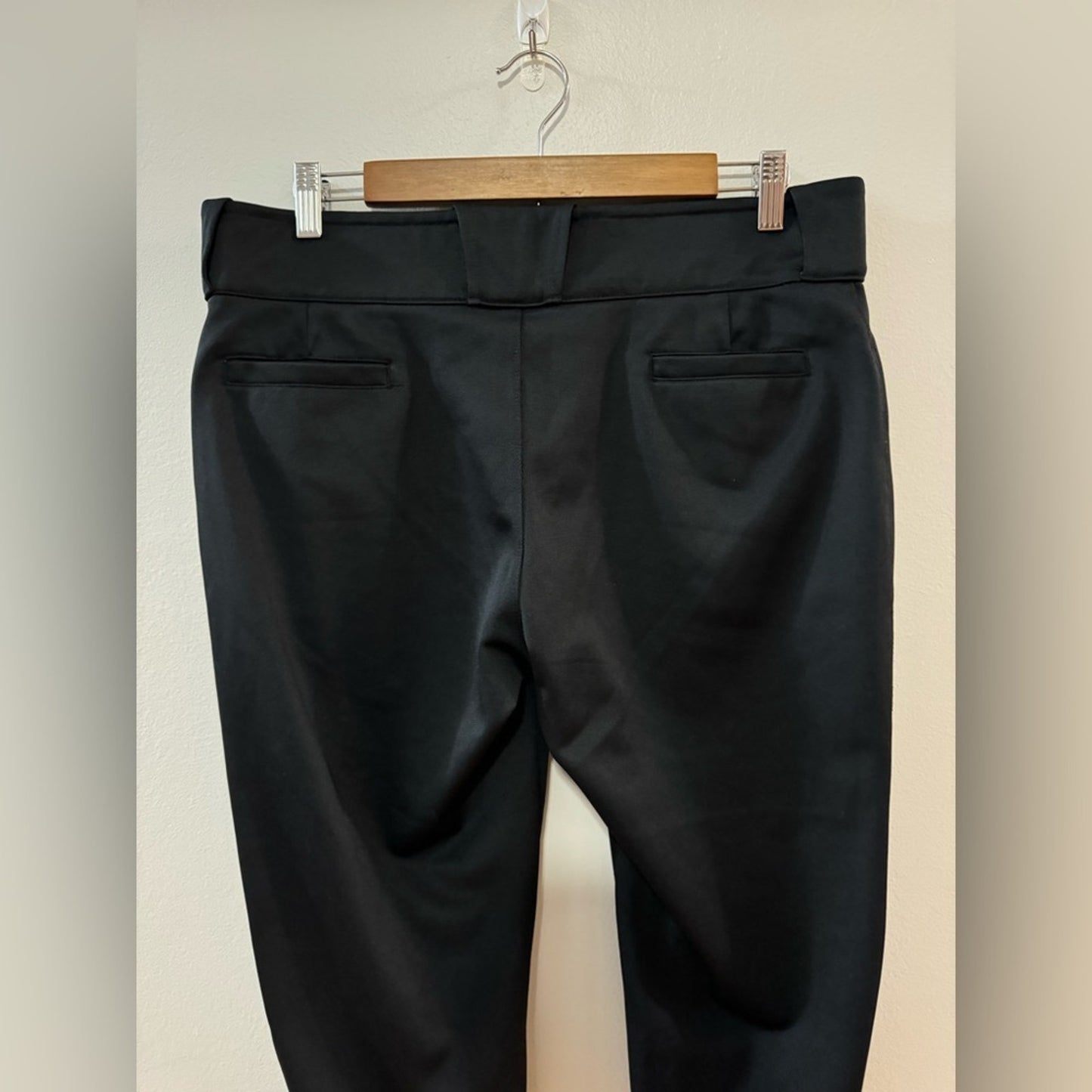 Pre-Owned LG Nike Black Athletic Stretchy Capris