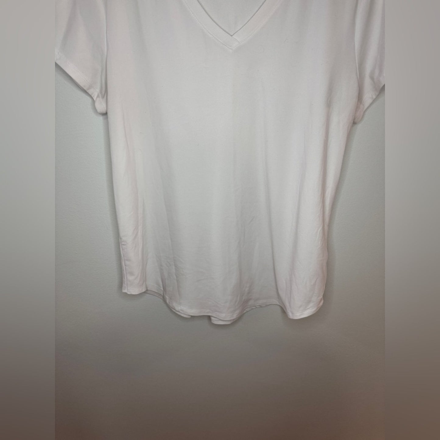 Pre-Owned LG No Boundaries White Athletic T-shirt