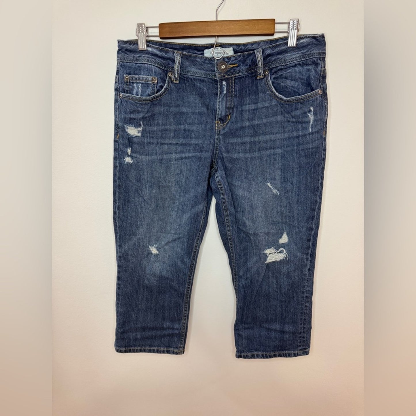 Pre-Owned Size 11/12 Aeropostale Blue Distressed Loose Capri’s