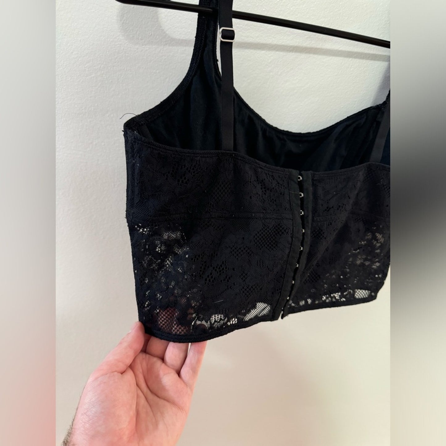 Pre-Owned White Fox Black Lace Corset