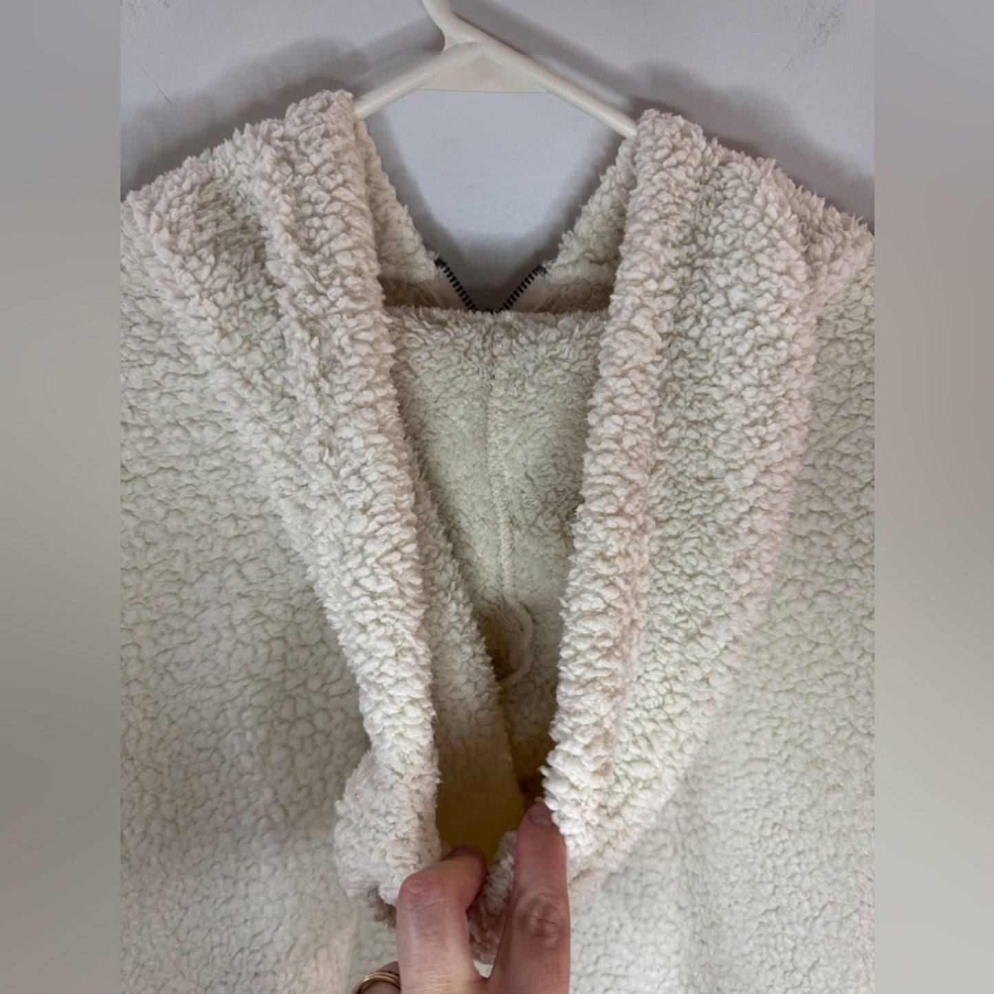 Pre-Owned MD American Eagle White Sherpa Zip-Up Oversized Hoodie