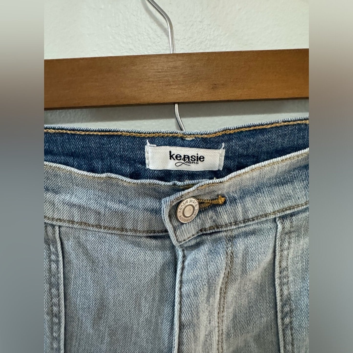 Pre-Owned Size 8 Kensie Light Blue Straight Leg Jeans